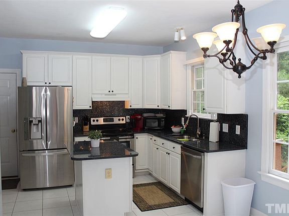 3rd image of 129 Hickory Glen Ln