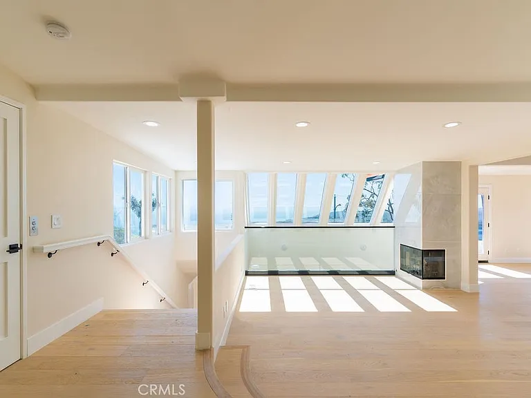 2850 Zell Dr — Photo 41