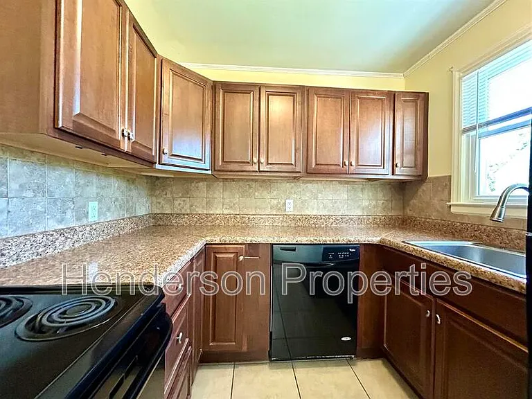 1526 Landis Ave — Photo 8
