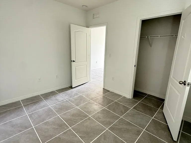 187 Emanuelle Dr — Photo 40