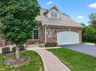 566 W Bridge View Ct, Palatine, IL 60067