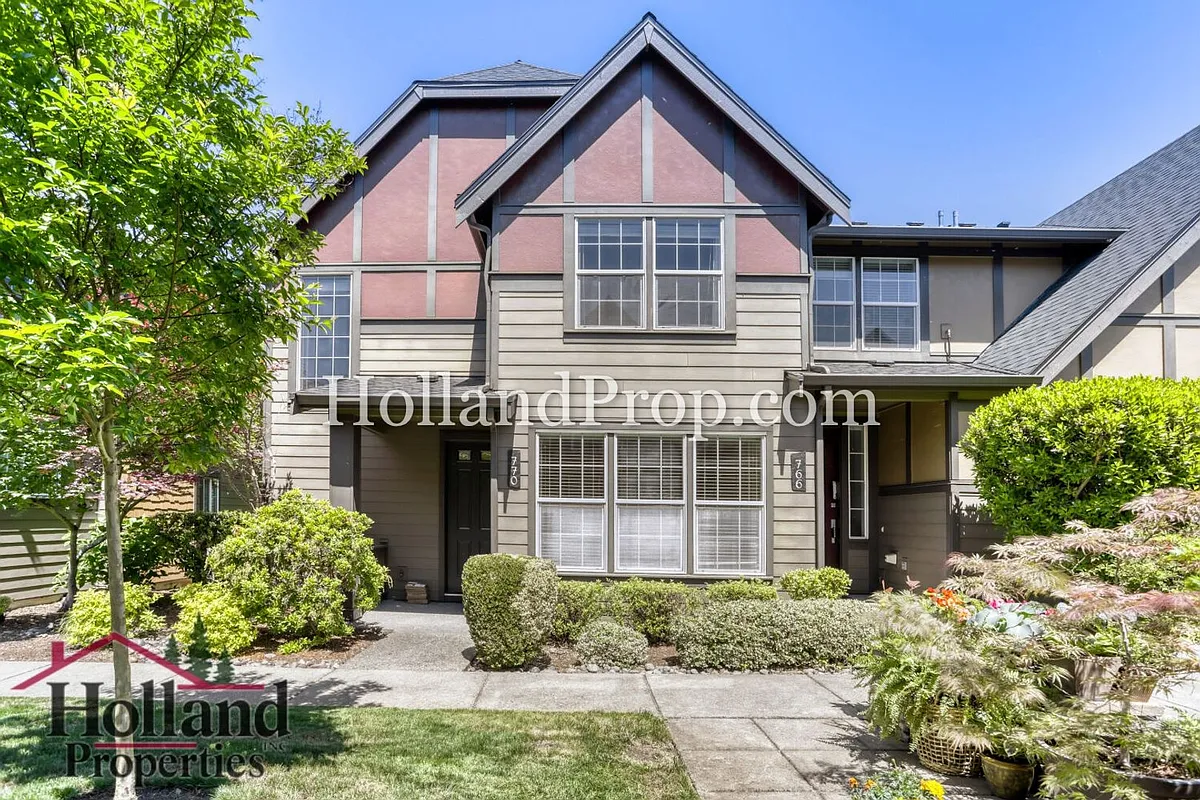 Building Photo - 770 NE 72nd Ave