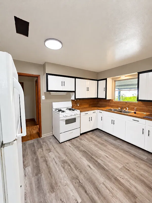 4 bed, 1.0 bath, 1000 sqft, $1,900 — Photo 3