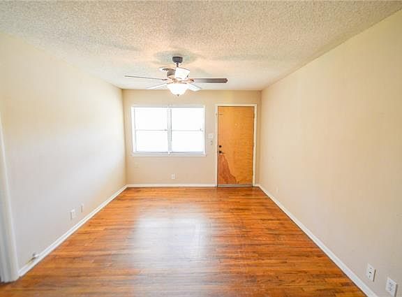 5th image of 1305 Stratford Ln