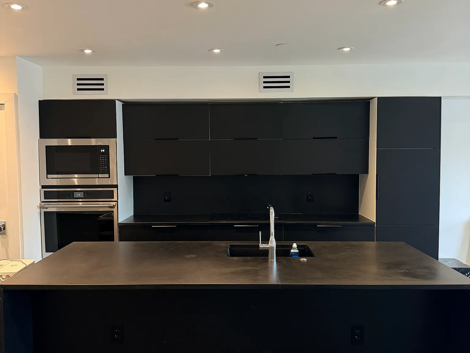Studio, 825 sqft, $2,800 — Photo 4