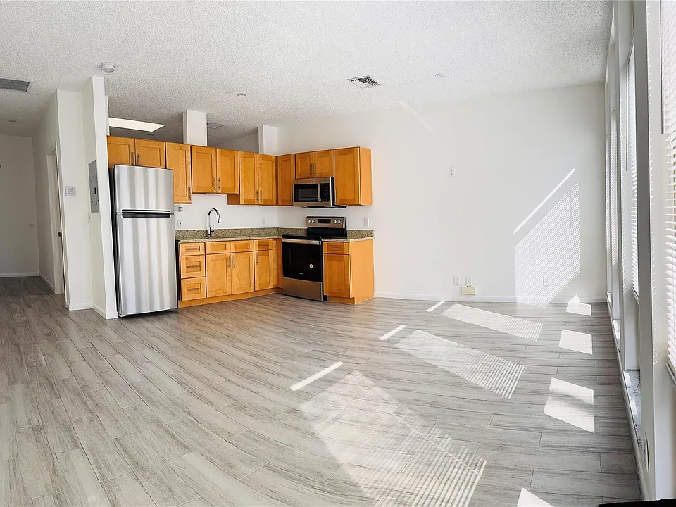 229 Commercial Blvd #1
