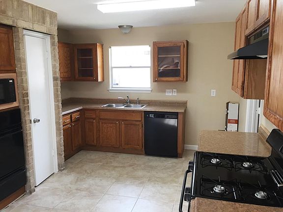 2nd image of 19511 Lake Hollow Ln