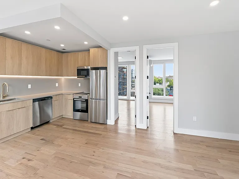 31-61 Vernon Blvd #5B — Photo 8