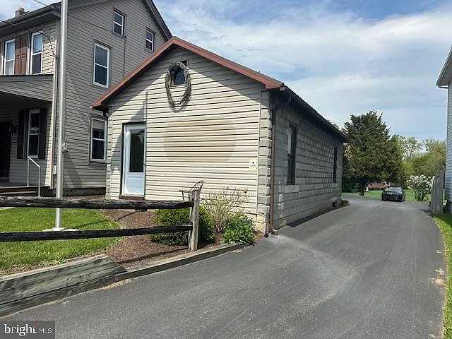 Building Photo - 200 E Main St