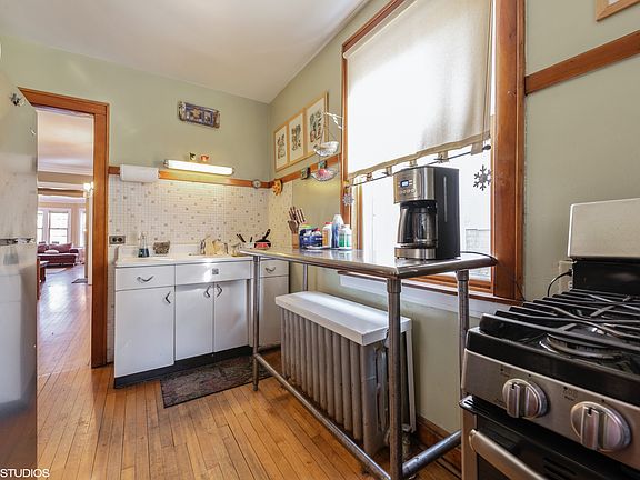 5th image of 5722 N Artesian Ave