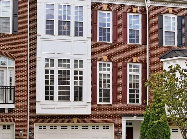 10589 Mason Park Ct, Fairfax, VA 22030