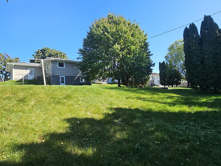 2541 12th Ave NW — Photo 32