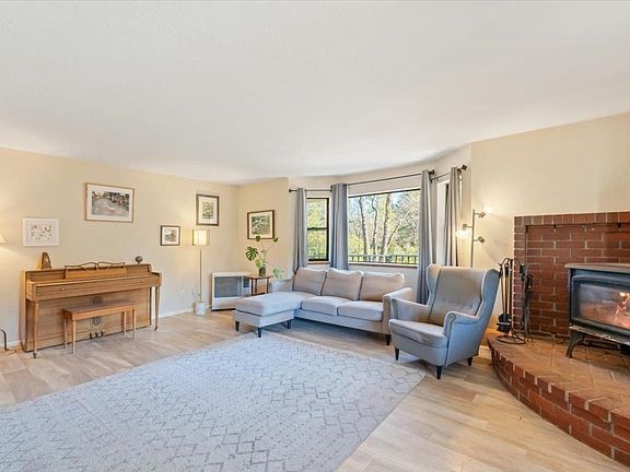 3rd image of 2525 College Ave