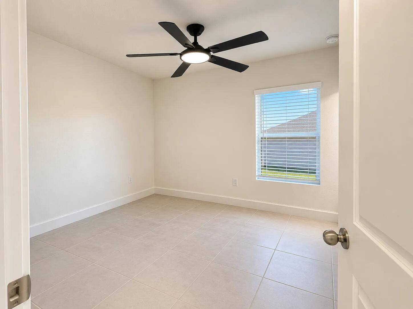 3 bed, 2.0 bath, 1511 sqft, $2,100 — Photo 3