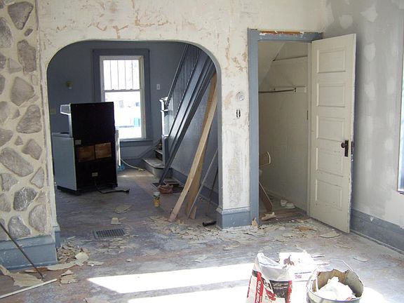 4th image of 410 McKinley Ave