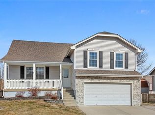 810 Spruce Dr, Greenwood, MO 64034
