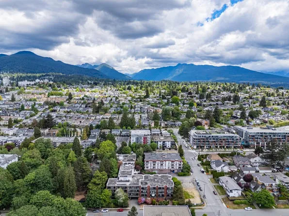 360 E 2nd St #310, North Vancouver, BC V7L 4N6