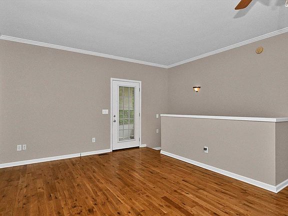 3rd image of 2975 Phelan Cir SE