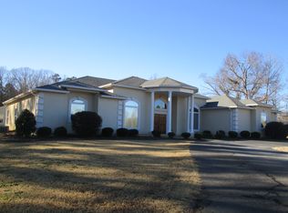 305 Harold Phillips Rd, Jefferson, GA 30549