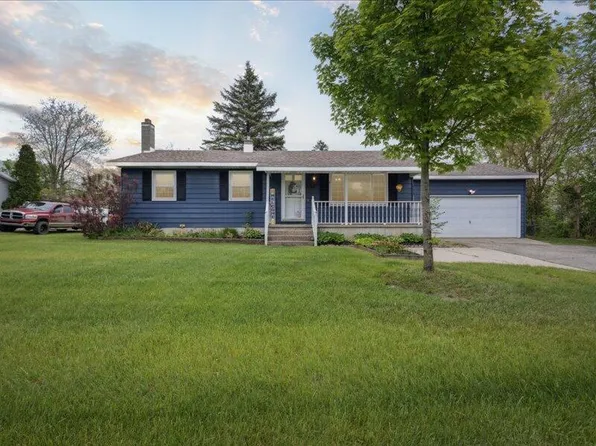 1055 N Hudson St SE, Lowell, MI 49331