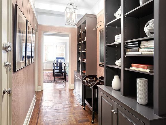 3rd image of 139 W 82nd St #4G