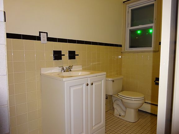 4th image of 158 S 5th Ave APT 2