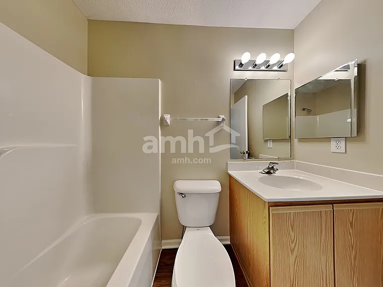220 Hartford Ct — Photo 14