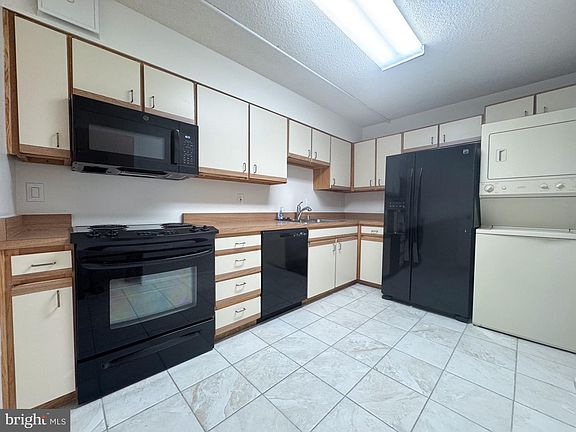 3rd image of 15107 Interlachen Dr APT 807