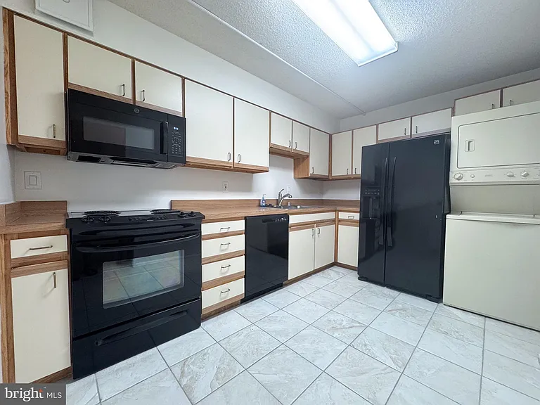 15107 Interlachen Dr #807 — Photo 3