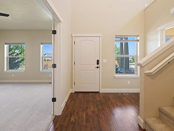 5th image of 2851 NE Hope Dr