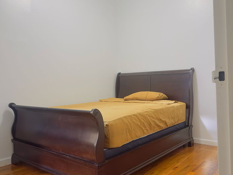 2nd image of 472 W 143rd St #0