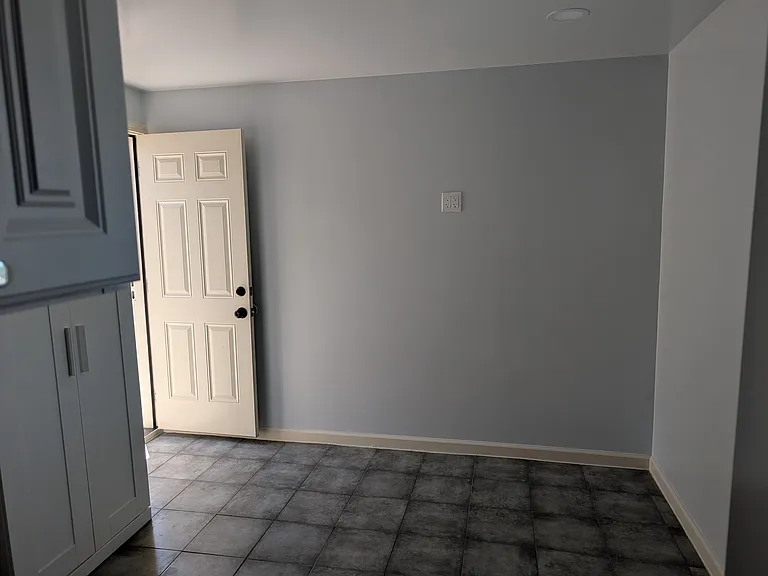 466 Willow Ave — Photo 2