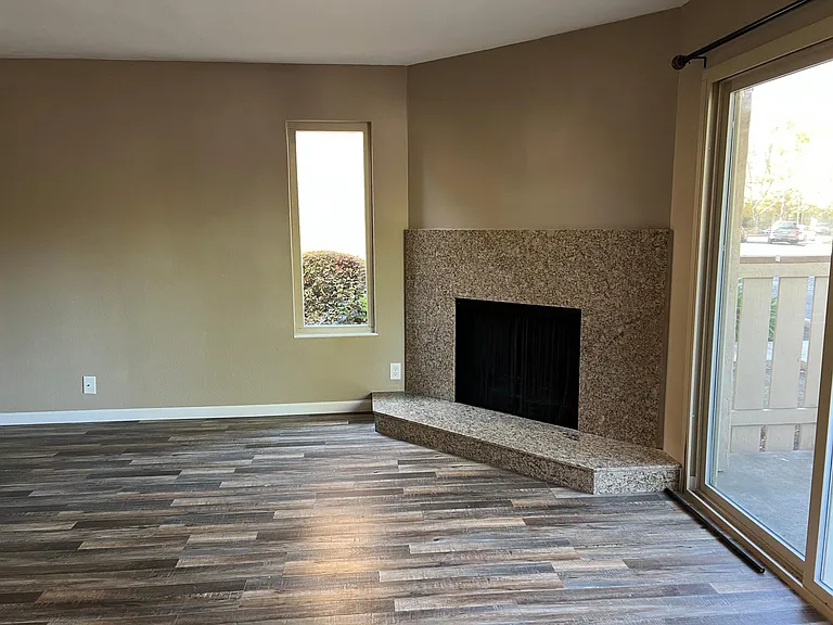 328 Northbank Ct #13 — Photo 6