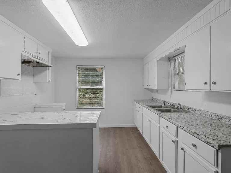 120 E Monterey St #120 — Photo 2