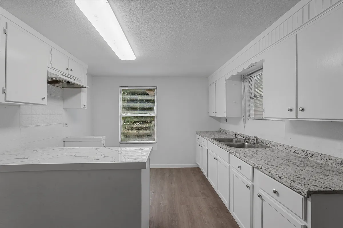 Building Photo - 120 E Monterey St #120