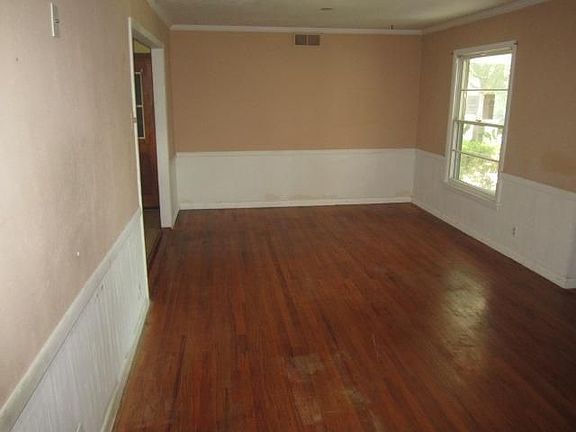 4th image of 3713 Scranton Dr