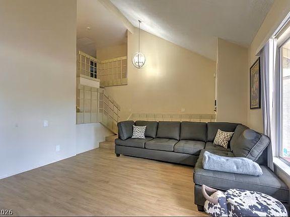 2nd image of 4371 Flandes St