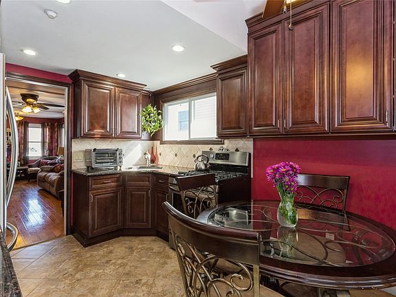 5th image of 141 Lawson Ave