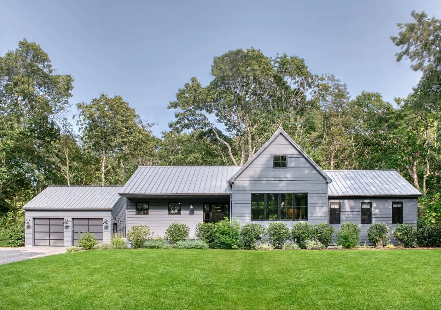 Sag Harbor 4 Bedroom Rental With Bay Access and Gunite Pool — Photo 1