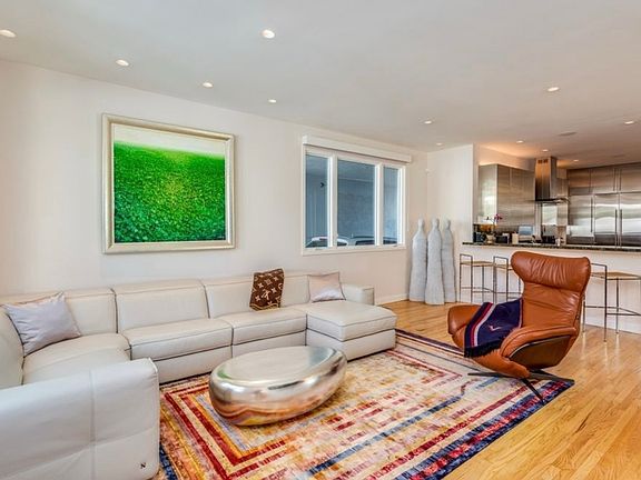 2nd image of 8960 Lloyd Pl
