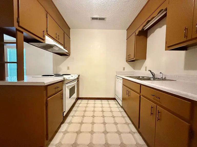 1103 Main Ave NE — Photo 6