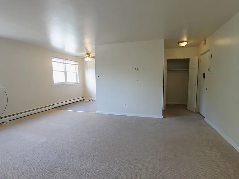 West Walnut Lane Apartments — Photo 18
