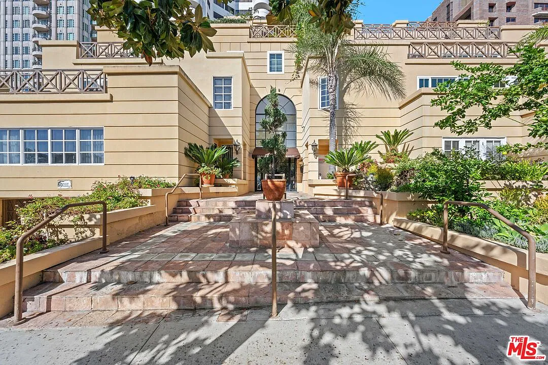 2 bed, 2.5 bath, 1410 sqft, $5,500 — Photo 1