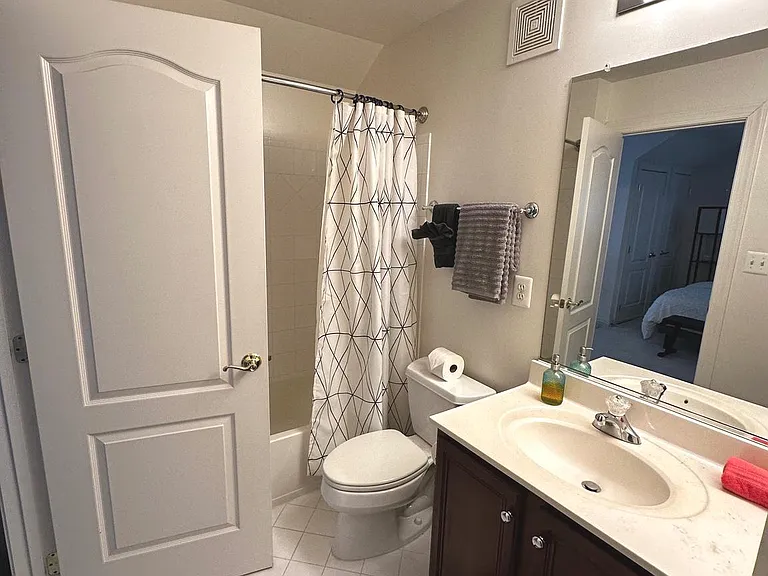 1607 Seneca Ave — Photo 28