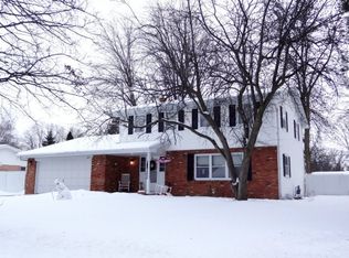 441 W Briar Ln, Green Bay, WI 54301