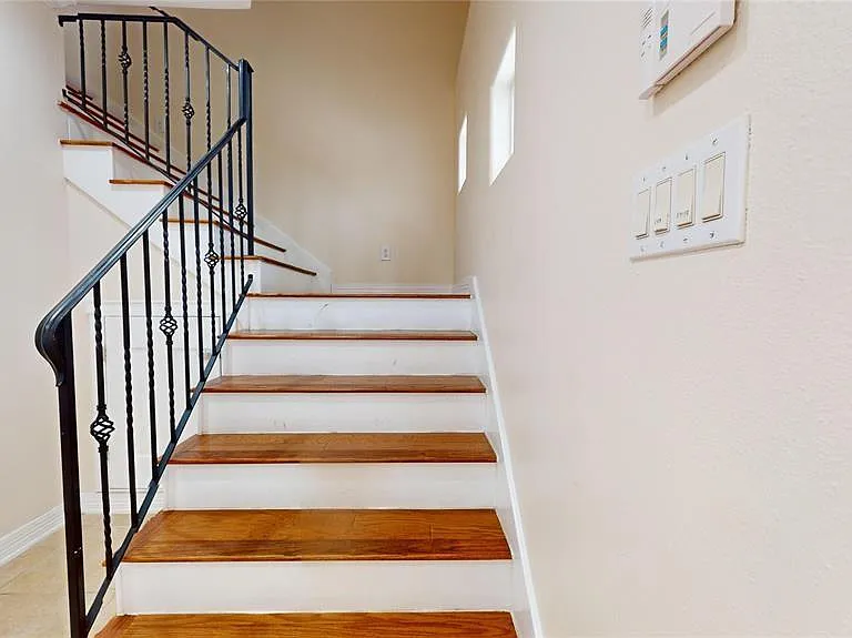 1502 Birdsall St — Photo 10