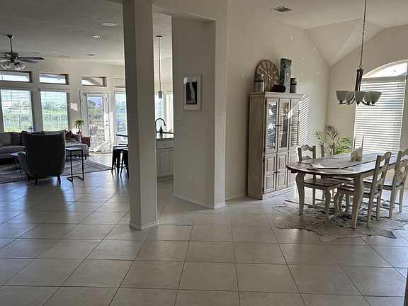 Dinning room/open concept
