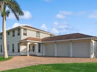 10082 Vanderbilt Dr, Naples, FL 34108