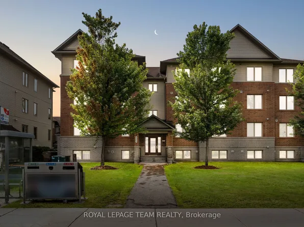 313 Cresthaven Dr #2, Ottawa, ON K2G 4R5