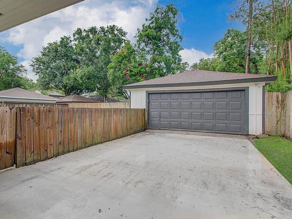 3rd image of 5731 Creekbend Dr